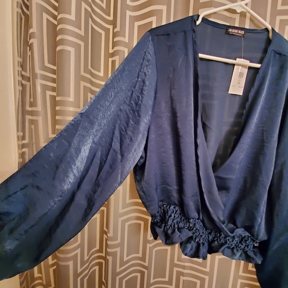 Hunter Green crop top - Picture 2 of 4